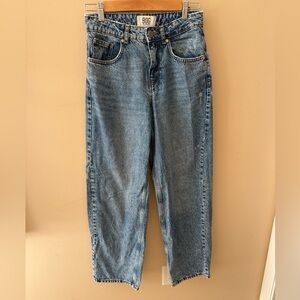Urban Outfitters BDG jeans Mom High-Rise Jean -
Acid Wash women’s size 25